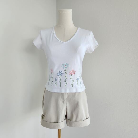 Y2K In Charge White Embroidered Floral Cropped V-Neck T-Shirt Short Sleeve XS - Picture 2 of 7